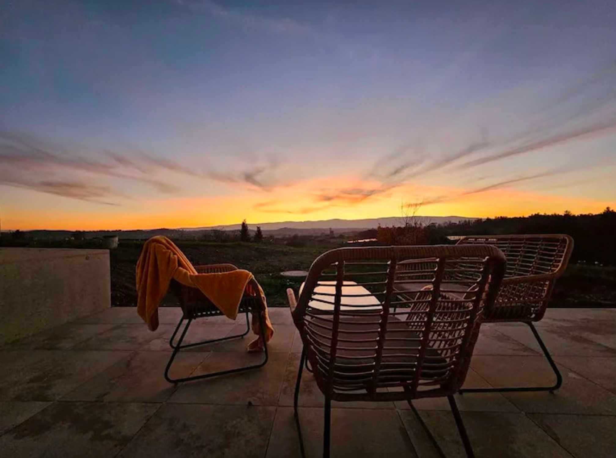 Terrasse mit Sonnenuntergang